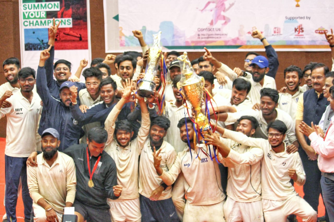Lifting up the Inter-IIIT Trophy